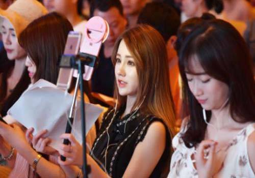 2025斗鱼女主播隐私泄露黑产链深度拆解，4大艳照类型与实战防护指南