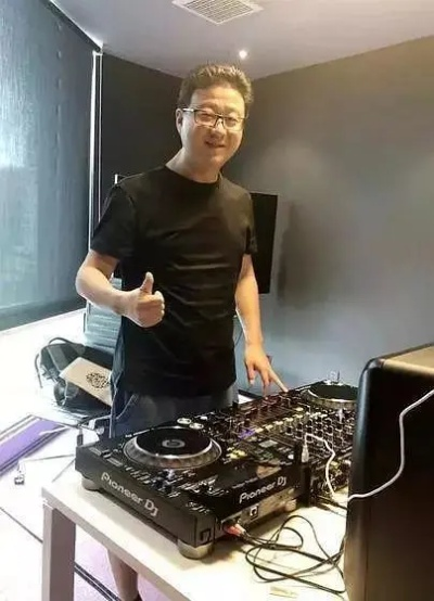 宇宙第一DJ MC石头，2025喊麦电音融合技术全拆解与设备实战指南