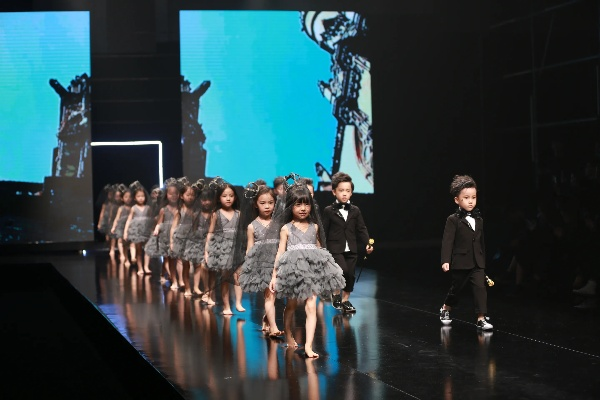 15岁青少年模特行业深度解密，合法类型、入行规范与2026年最新风险防范指南