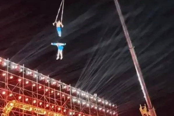 俄女子空中特技坠落，揭秘事故真相与2026年空中杂技安全破局之道