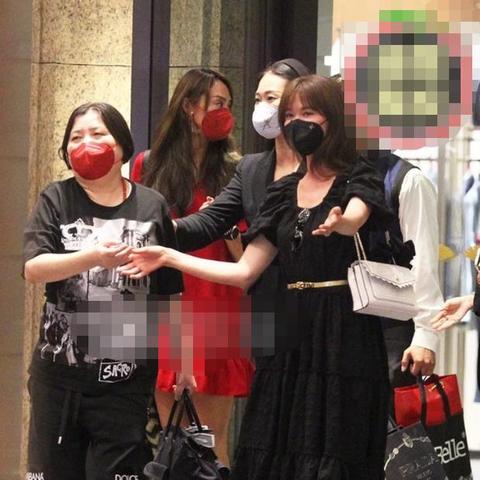 51岁林志玲庆生，工作室蛋糕太暖心，竟让仙女感动落泪！