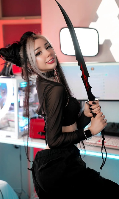 欧美甜妹Coser穿丝袜细高跟，演绎魅惑纹路新风尚引玩家关注