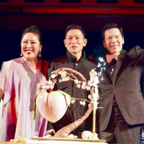 砸亿金力捧向佐却难火，深度揭秘演艺圈这一罕见现象