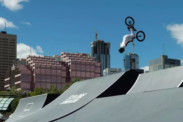 探秘Stay High极限速度挑战，解锁跑酷巅峰全新震撼体验！