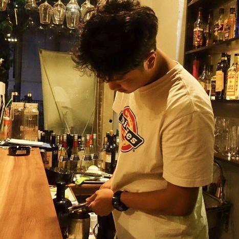 赛博朋克酒保秘籍第一章全攻略，揭秘独特调酒艺术解锁之道