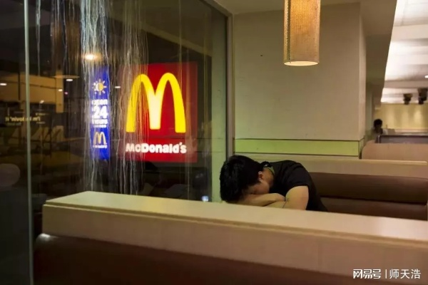 麦当劳面包掉落事件始末，员工操作规范漏洞深度溯源