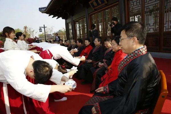 拜师等级红线，10级是起点，45级是分水岭