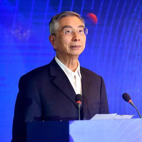 一、官网论坛的隐藏密码，从哭弱到真香的需求错位