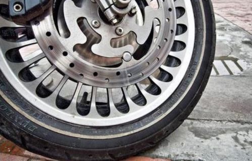 摩托GP13物理引擎深度拆解，从轮胎温度到悬挂阻尼的实战调校指南