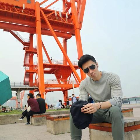 69岁成龙还能打跳？揭秘动作巨星的逆龄训练法与高龄体能保持核心秘诀