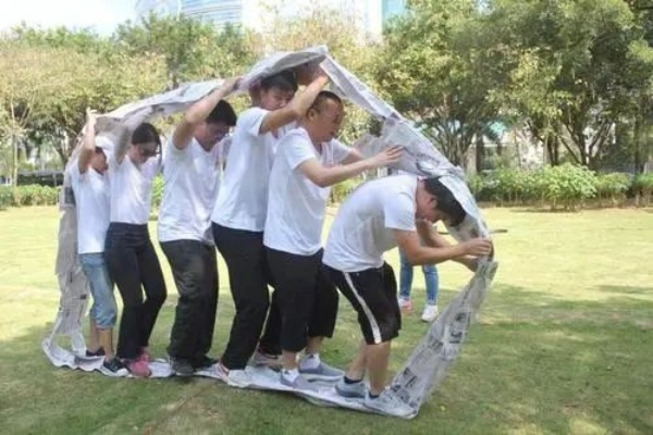 十多人聚会总冷场？2026年零道具破冰游戏实战清单