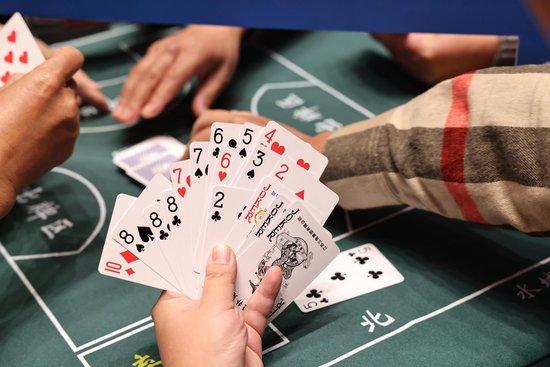 2026年扑克牌游戏类型全解析，从德州扑克到掼蛋的实战策略与冷门技巧