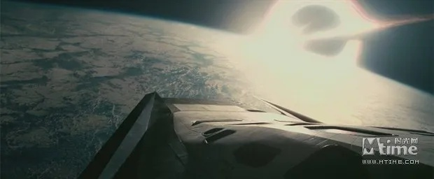 星际穿越上映十年仍封神？诺兰黑洞物理学隐藏彩蛋全解密