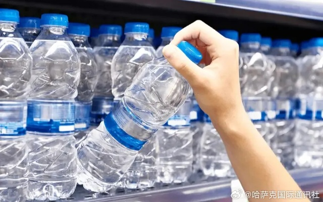 日本瓶装水抢购真相，生存游戏玩家2026年必学的3大水资源战略