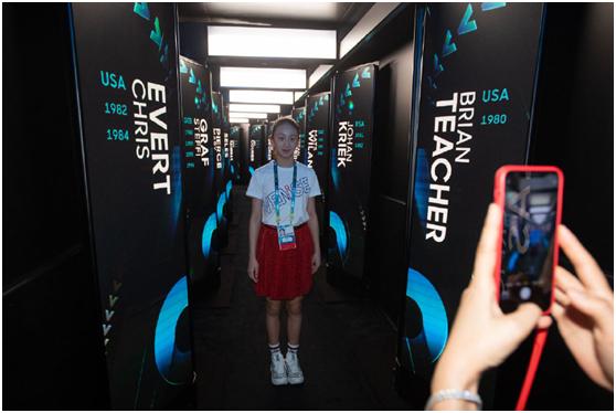 田亮带娃看澳网冲上热搜，体育世家育儿经为何引爆全网？