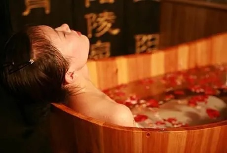 一、先搞懂机制，药浴不是简单的属性加减