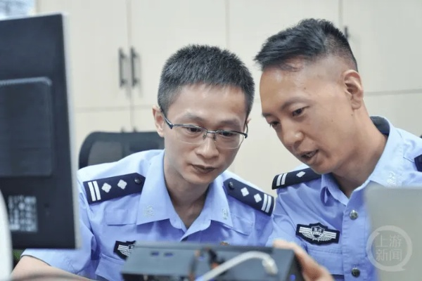 装哑20年逃犯落网，刑侦专家揭秘身份伪装的心理崩溃临界点与反侦察技术全解析