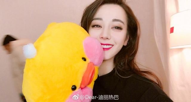 热巴100+自拍刷屏背后，明星自拍经济学全拆解（2026独家）