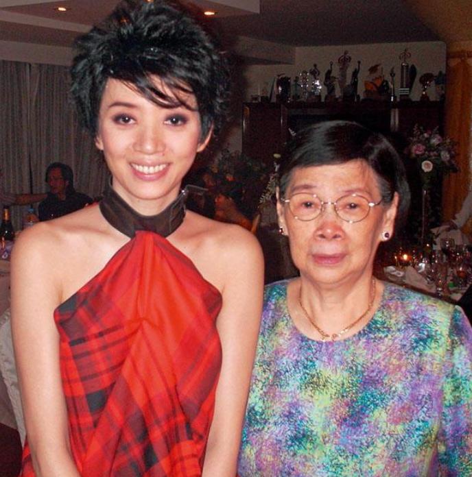 主播离婚风波升级：提款机变被告，家庭伦理再引热议