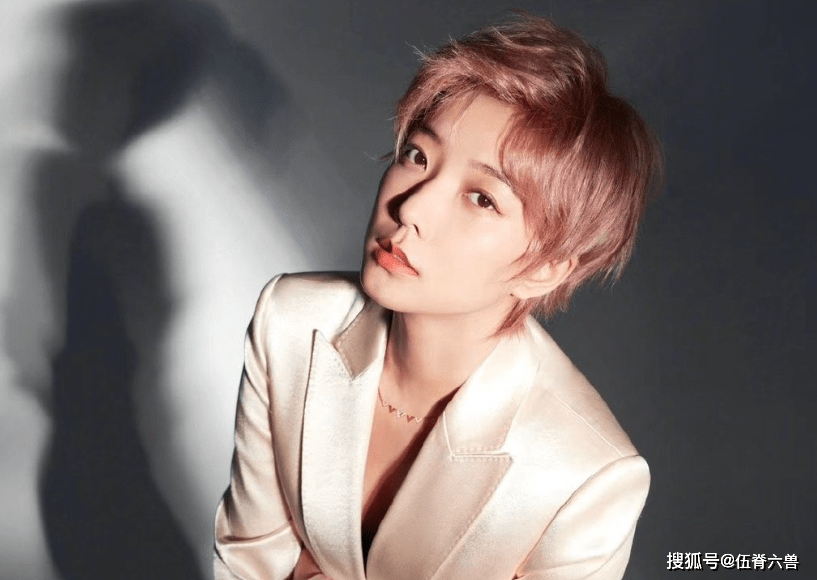 冯骥微博“断更”引热议，王珞丹关注背后：明星效应即将揭晓？