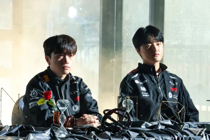 T1战队热烈迎接AD新星Peyz：少爷加盟，共创辉煌未来！