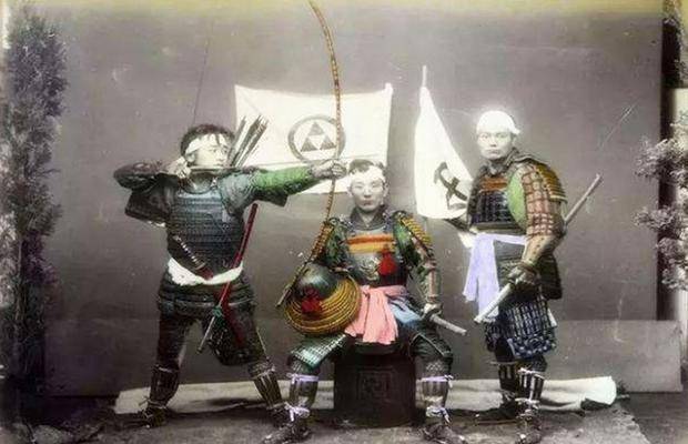 2026年白色强盗面罩终极指南，战术隐匿与角色塑造全解析